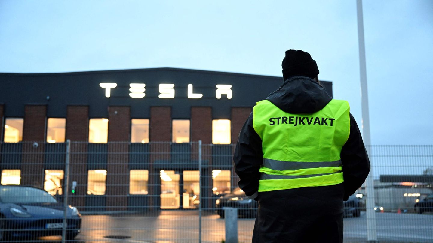 In Schweden streiken Gewerkschaftsmitglieder bei Tesla. Sie wollen faire Löhne