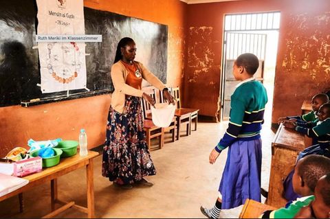 Gegen Angst und Aberglauben: Menstruationsaufklärung in Tansania verhindert Schulabbrüche junger Mädchen