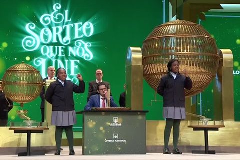 Video: Spanier fiebern mit bei traditioneller Weihnachtslotterie