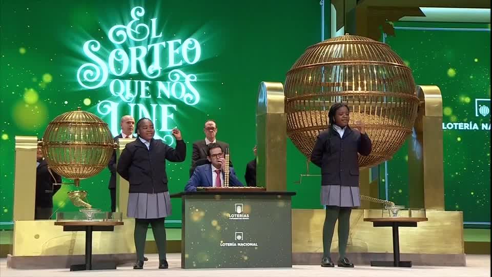 Video: Spanier fiebern mit bei traditioneller Weihnachtslotterie Video: Spanier fiebern mit bei traditioneller Weihnachtslotterie