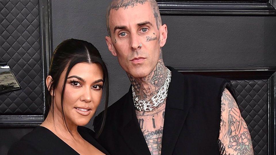 Kourtney Kardashian und Travis Barker haben ihr erstes gemeinsames Kind bekommen