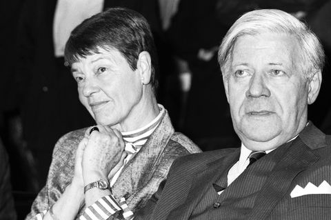 Helmut Schmidt und seine Frau Loki, hier auf einem Foto im Juni 1987 bei einer Preisverleihung