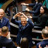 Ein Herz für Polen – gezeigt vom neuen Regierungschef Donald Tusk