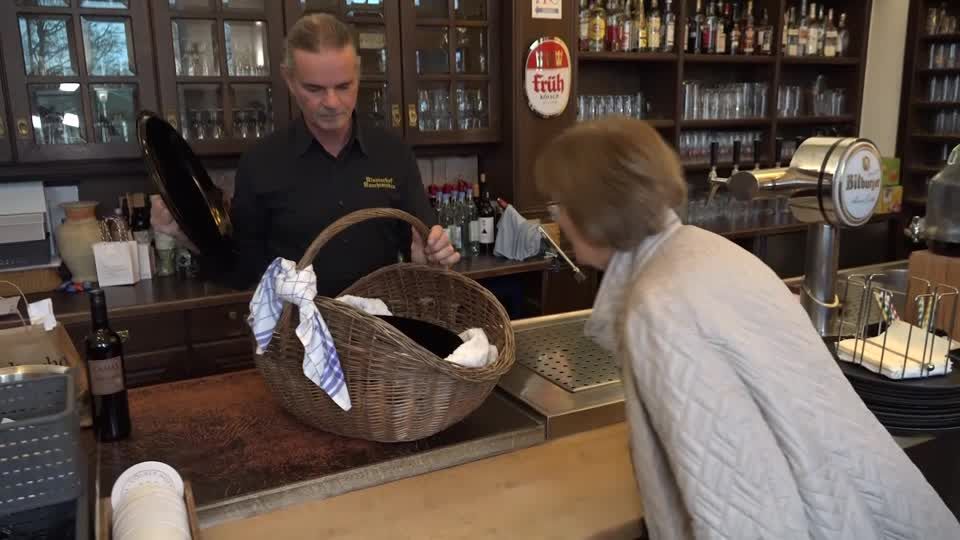 Video: Weihnachtsgans To Go: Restaurant erleichtert Genießern die Arbeit