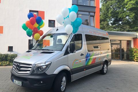 Dieser Mercedes Sprinter wurde dem Düsseldorfer Kinder- und Jugendhospiz Regenbogenland kurz vor Weihnachten gestohlen