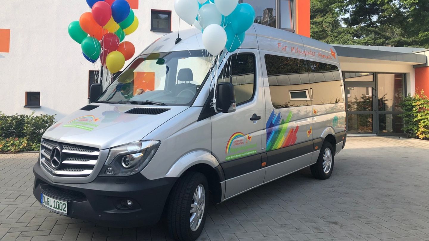 Dieser Mercedes Sprinter wurde dem Düsseldorfer Kinder- und Jugendhospiz Regenbogenland kurz vor Weihnachten gestohlen