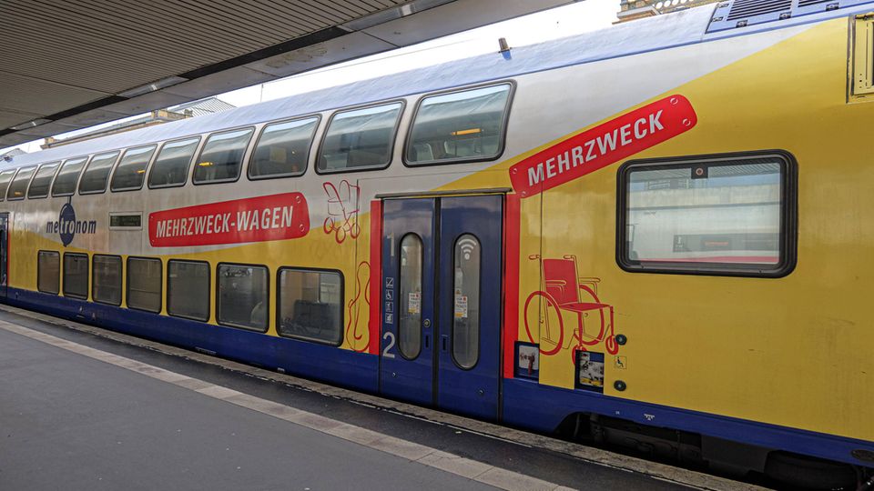 Metronom im Hauptbahnhof Hannover