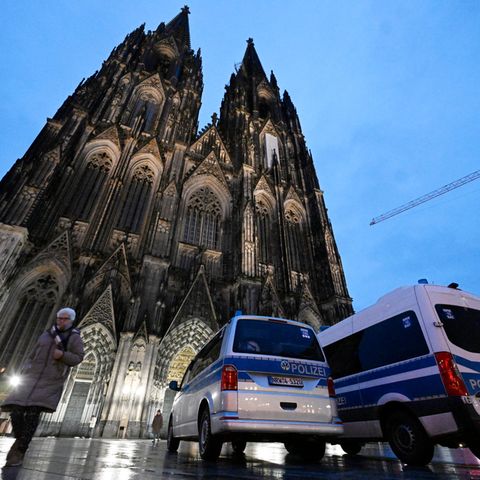 Die Polizei hat kurz vor den Weihnachtstagen den Kölner Dom durchsucht