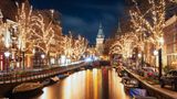 Wenn es nach den Suchanfragen geht, dann gibt es klare Sieger unter den Weihnachtsfans: die Niederländer. Stolze 183.100 Mal wurde auf niederländisch nach weihnachtlichen Themen gesucht. Vor allem "Kerst" und "Kerstmis" wurde oft gesucht (83.900 mal)– beides heißt auf deutsch "Weihnachten". 