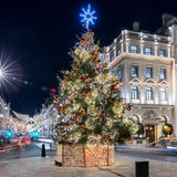 Die Briten feiern ebenfalls gerne Weihnachten – und zwar nicht nur innerhalb des Königshauses. Ganze 691.400 Suchanfragen wurden in der Analyse festgestellt. Besonders beliebt sind die vielen reichlich beleuchteten Weihnachtsmärkte im Land. Außerdem gibt es zu Weihnachten gerne Truthahn – und dann geht es mit der Familie ins Theater.    