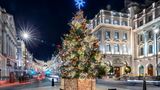 Die Briten feiern ebenfalls gerne Weihnachten – und zwar nicht nur innerhalb des Königshauses. Ganze 691.400 Suchanfragen wurden in der Analyse festgestellt. Besonders beliebt sind die vielen reichlich beleuchteten Weihnachtsmärkte im Land. Außerdem gibt es zu Weihnachten gerne Truthahn – und dann geht es mit der Familie ins Theater.    