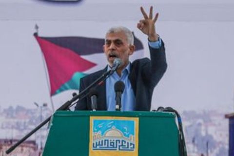 Hamas-Chef Jihia al-Sinwar an einem Redepult