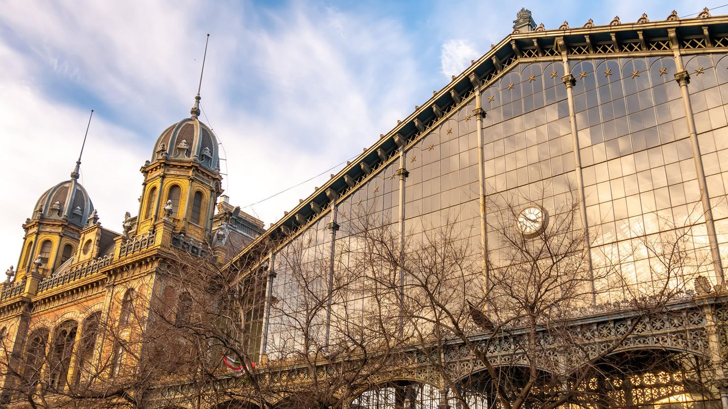 Westbahnhof Nyugati von Gustave Eiffel  in Budapest