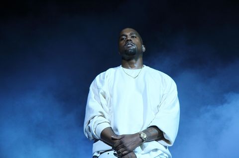 Kanye West bei einem Auftritt auf der Bühne