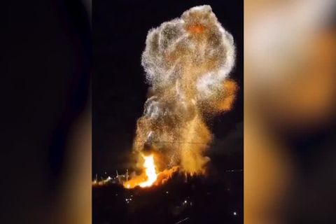 Ukraine-Krieg: Zerstörung der "Nowotscherkassk" – Handyvideo soll Explosion von russischem Kriegsschiff zeigen