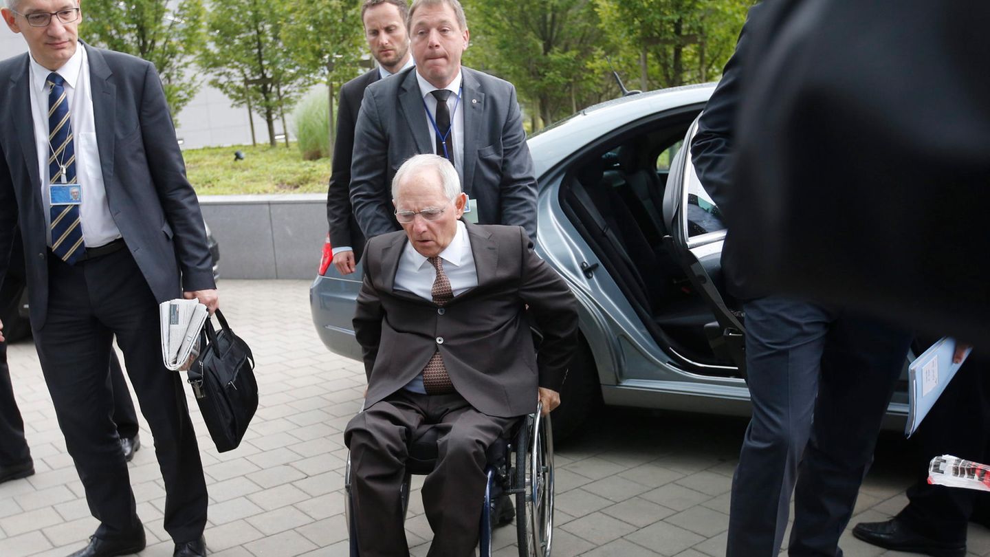 Schäuble Im Rollstuhl