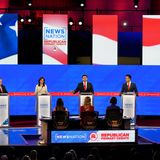 Die Republikaner Chris Christie, Nikki Haley, Ron DeSantis und Vivek Ramaswamy bei einer TV-Debatte