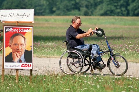 Wolfgang Schäuble im Rollstuhl
