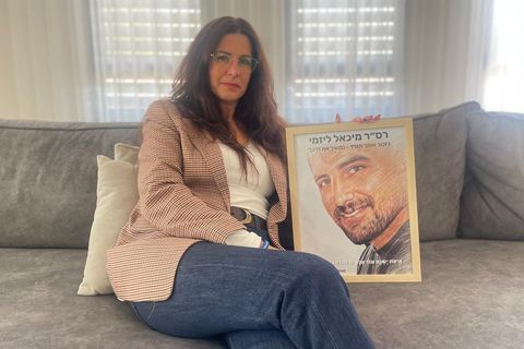 Ein Platz auf der Couch bleibt frei: Inbar Lizmi hat am 7. Oktober ihren einzigen Sohn Michael verloren. Doch dass er als Held starb, gibt ihr Kraft