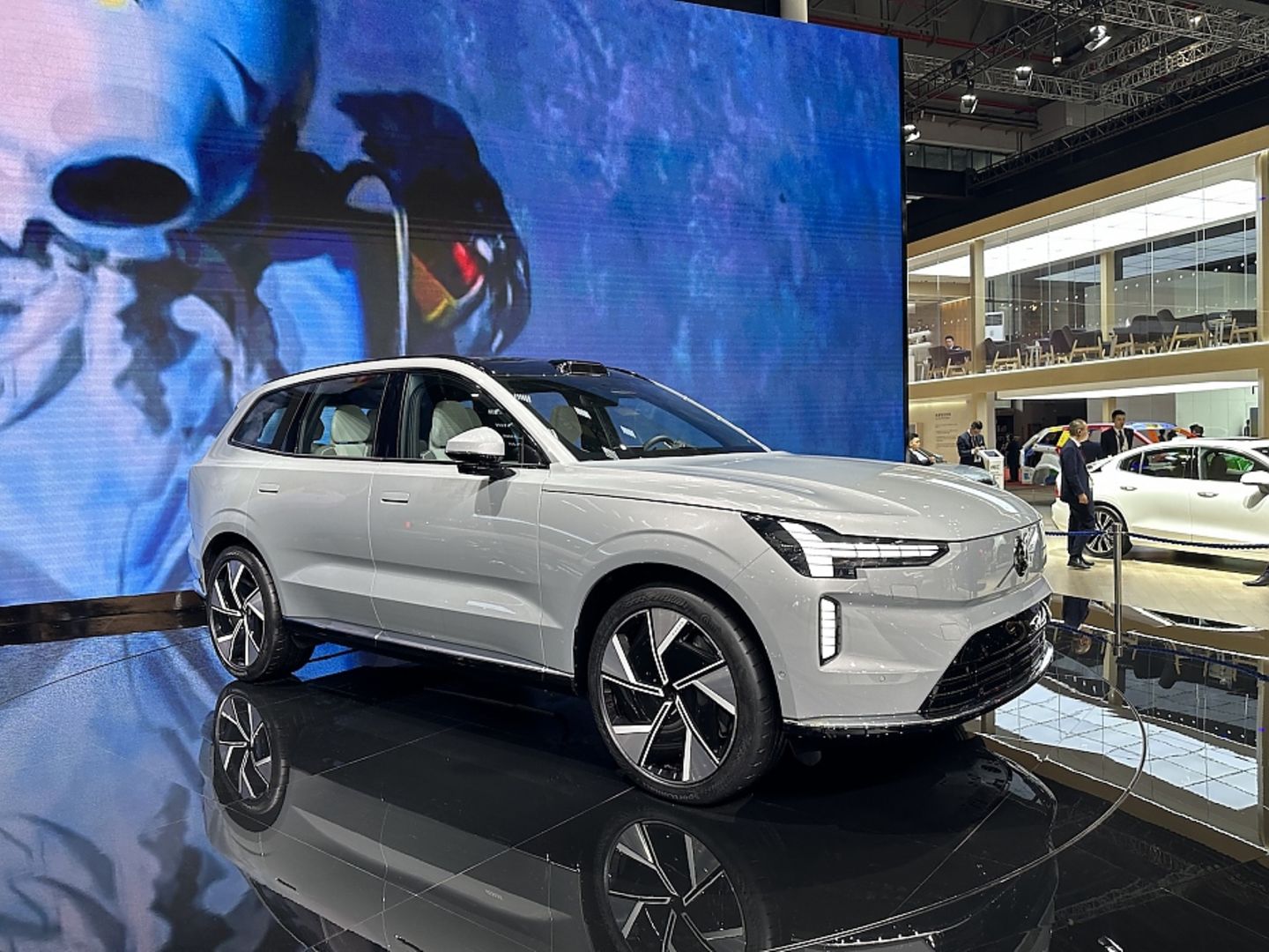 Volvo EX90