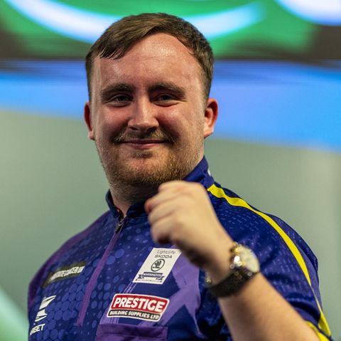 Luke Littler jubelt über seinen Erfolg bei der Darts-WM in London
