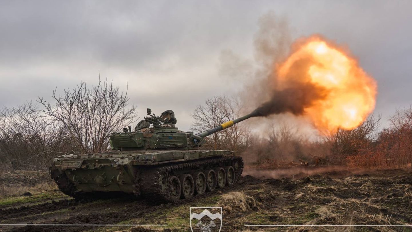 Kampfpanzer der ukrainischen 10. Mountain Assault Brigade