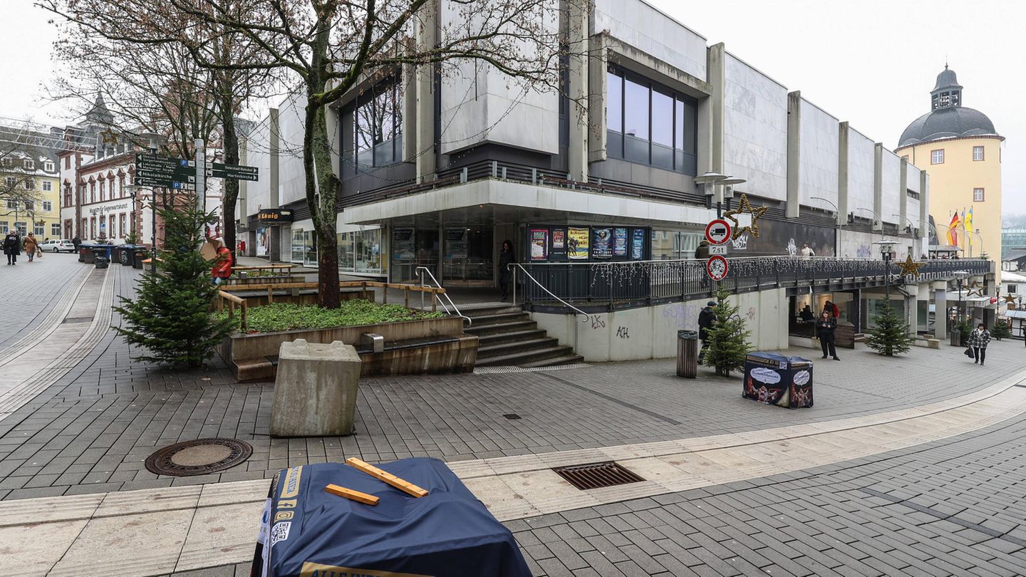 Galeria Karstadt Kaufhof: What happens if the stores disappear?