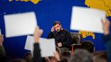 "Wir sind nicht bereit, dem verdammten Terroristen Putin unsere Freiheit zu geben." Diese Kampfansage an Kremlchef Wladimir Putin macht der ukrainische Präsident Wolodymyr Selenskyj am 5. November in einem Interview des US-Fernsehsenders NBC.