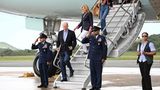 US-Präsident Joe Biden will es trotz seiner 81 Jahre noch einmal wissen und im kommenden für eine zweite Amtszeit kandidieren. Am 5. Dezember lässt er durchblicken, was ihn dazu treibt. Bei einer Wahlkampfveranstaltung in Boston sagt Biden zur mitreisenden Presse: "Wenn Trump nicht antreten würde, bin ich mir nicht sicher, ob ich antreten würde."