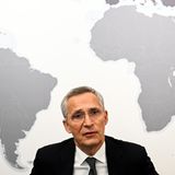 Im Dezember wird nicht nur im Nahen Osten, sondern auch noch in der Ukraine gekämpft. Dazu sagt Nato-Generalsekretär Jens Stoltenberg im Interview mit der Deutschen Presse-Agentur am 22. Dezember: "Putin will ein Europa, in dem Russland seine Nachbarn dominieren kann. Die Ukraine ist jetzt aber näher an der Nato und der EU als je zuvor. Das ist eine große strategische Niederlage für Russland. Präsident Putin hat die Ukraine für immer verloren."