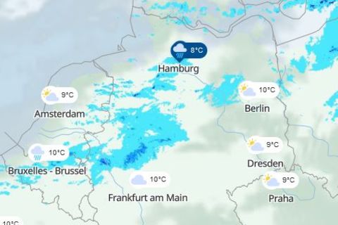 Eine Wetter-Karte zeigt Regen in Deutschland an
