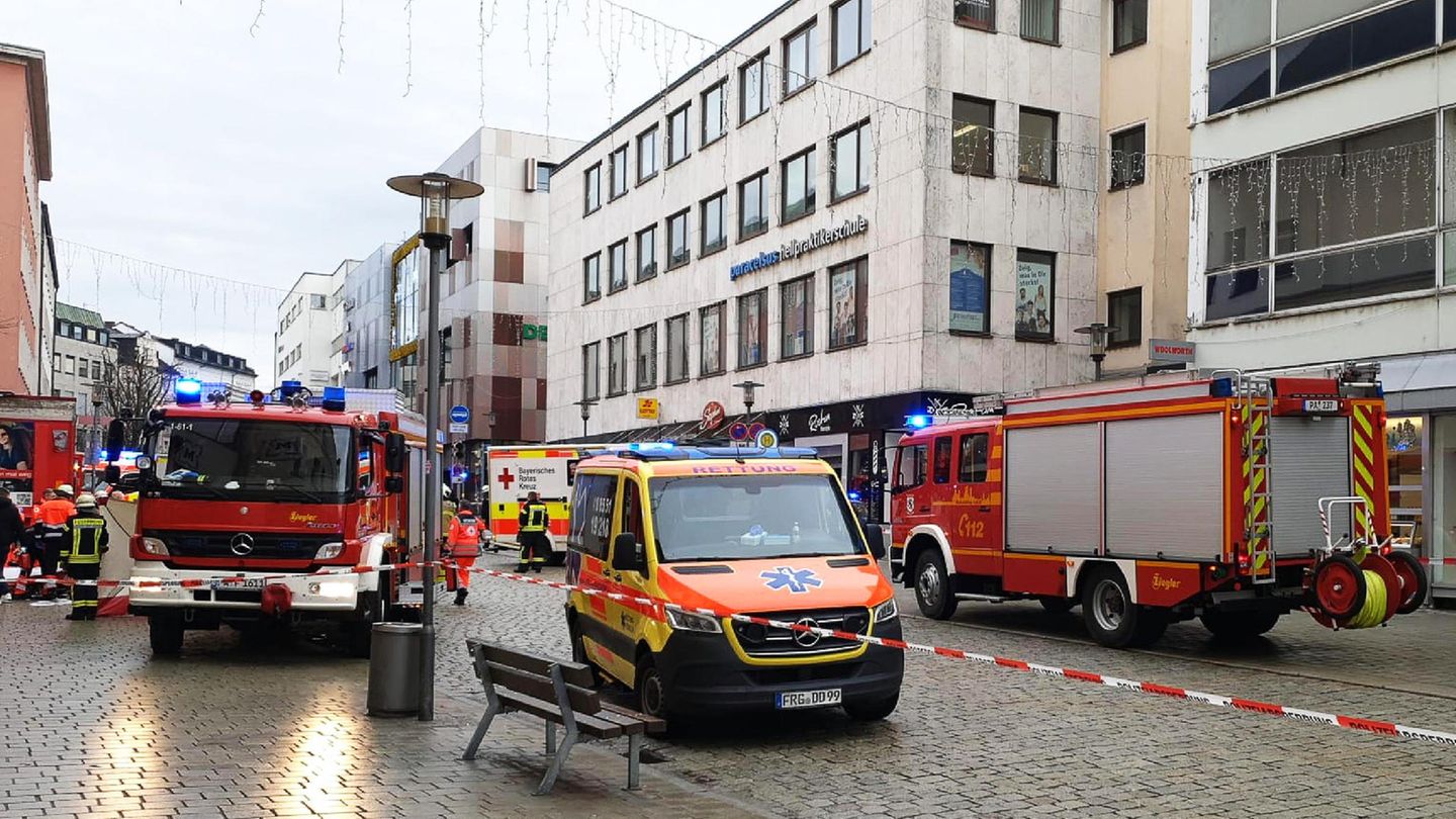 Polizei und Rettungskräfte sind mit einem Großaufgebot in die Passauer Innenstadt ausgerückt