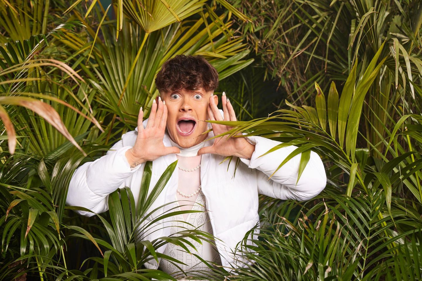 RTL-Show: Twenty4wer? Der Influencer und Musiker Twenty4Tim wird vielen TV-Zuschauern kein Begriff sein. Dabei ist der 23-Jährige in seiner Generation wahnsinnig erfolgreich. Der gebürtige Kölner konnte bereits mehrere Nummer-1-Singles und ein Nummer-1-Album landen. Dank seiner Präsenz auf YouTube, TikTok und Instagram gehört er zu den erfolgreichsten Influencern des Landes. Nun will er auch das Fernsehpublikum erobern. Twenty4wer? Der Influencer und Musiker Twenty4Tim wird vielen TV-Zuschauern kein Begriff sein. Dabei ist der 23-Jährige in seiner Generation wahnsinnig erfolgreich. Der gebürtige Kölner konnte bereits mehrere Nummer-1-Singles und ein Nummer-1-Album landen. Dank seiner Präsenz auf YouTube, TikTok und Instagram gehört er zu den erfolgreichsten Influencern des Landes. Nun will er auch das Fernsehpublikum erobern.