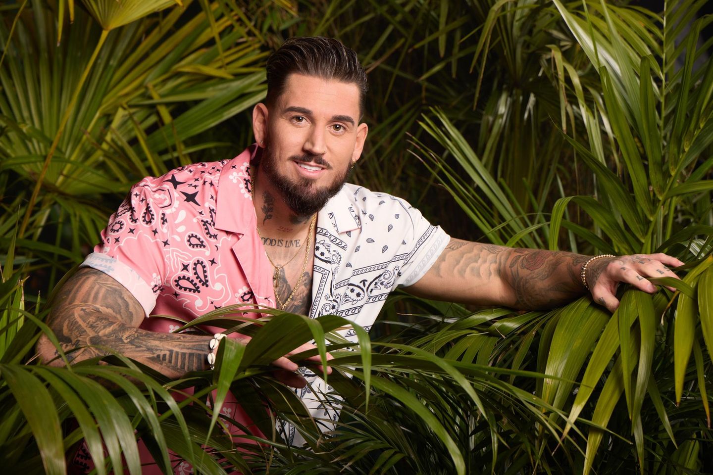 RTL-Show: Er ist bereits ein alter Hase im Reality-TV-Geschäft: Mike Heiter war bereits im "Sommerhaus der Stars" (2019), bei "Kampf der Realitystars" (2021) oder bei "Are you the One - Reality Stars in love" (2023) zu sehen. Zudem hat er als damaliger Partner von Elena Miras 2020 bereits hinter die Kulissen des Dschungelcamps schauen können. Nun tritt er selbst auf die große Bühne. Mit ihm wird man rechnen müssen. Er ist bereits ein alter Hase im Reality-TV-Geschäft: Mike Heiter war bereits im "Sommerhaus der Stars" (2019), bei "Kampf der Realitystars" (2021) oder bei "Are you the One - Reality Stars in love" (2023) zu sehen. Zudem hat er als damaliger Partner von Elena Miras 2020 bereits hinter die Kulissen des Dschungelcamps schauen können. Nun tritt er selbst auf die große Bühne. Mit ihm wird man rechnen müssen.