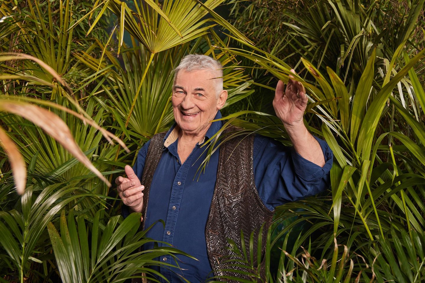 RTL-Show: Er ist mit 72 Jahren der Grandseigneur im diesjährigen Dschungelcamp: Heinz Hoenig ist dank seiner unzähligen Rollen in Film und Fernsehen längst eine Schauspiel-Legende, nun wagt er den Sprung in ein neues Terrain. Ob er eine Ahnung hat, was ihn in Australien erwartet? Seine Aussagen lassen das bezweifeln: "Ich weiß gar nicht, auf welchen Mist ich mich da einlasse", sagt Hoenig. Er ist mit 72 Jahren der Grandseigneur im diesjährigen Dschungelcamp: Heinz Hoenig ist dank seiner unzähligen Rollen in Film und Fernsehen längst eine Schauspiel-Legende, nun wagt er den Sprung in ein neues Terrain. Ob er eine Ahnung hat, was ihn in Australien erwartet? Seine Aussagen lassen das bezweifeln: "Ich weiß gar nicht, auf welchen Mist ich mich da einlasse", sagt Hoenig.