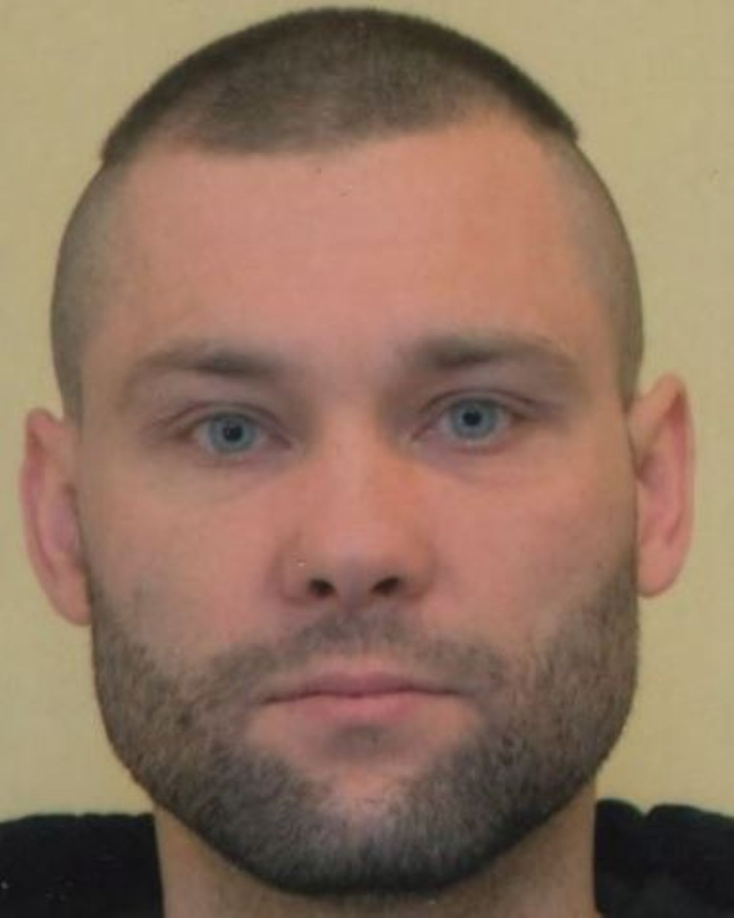 Gesucht: Christian Miguel Feix, der Heiligabend mit einem Mitinsassen aus dem Krankenhaus des Maßregelvollzugs in Wittenau ausgebrochen ist