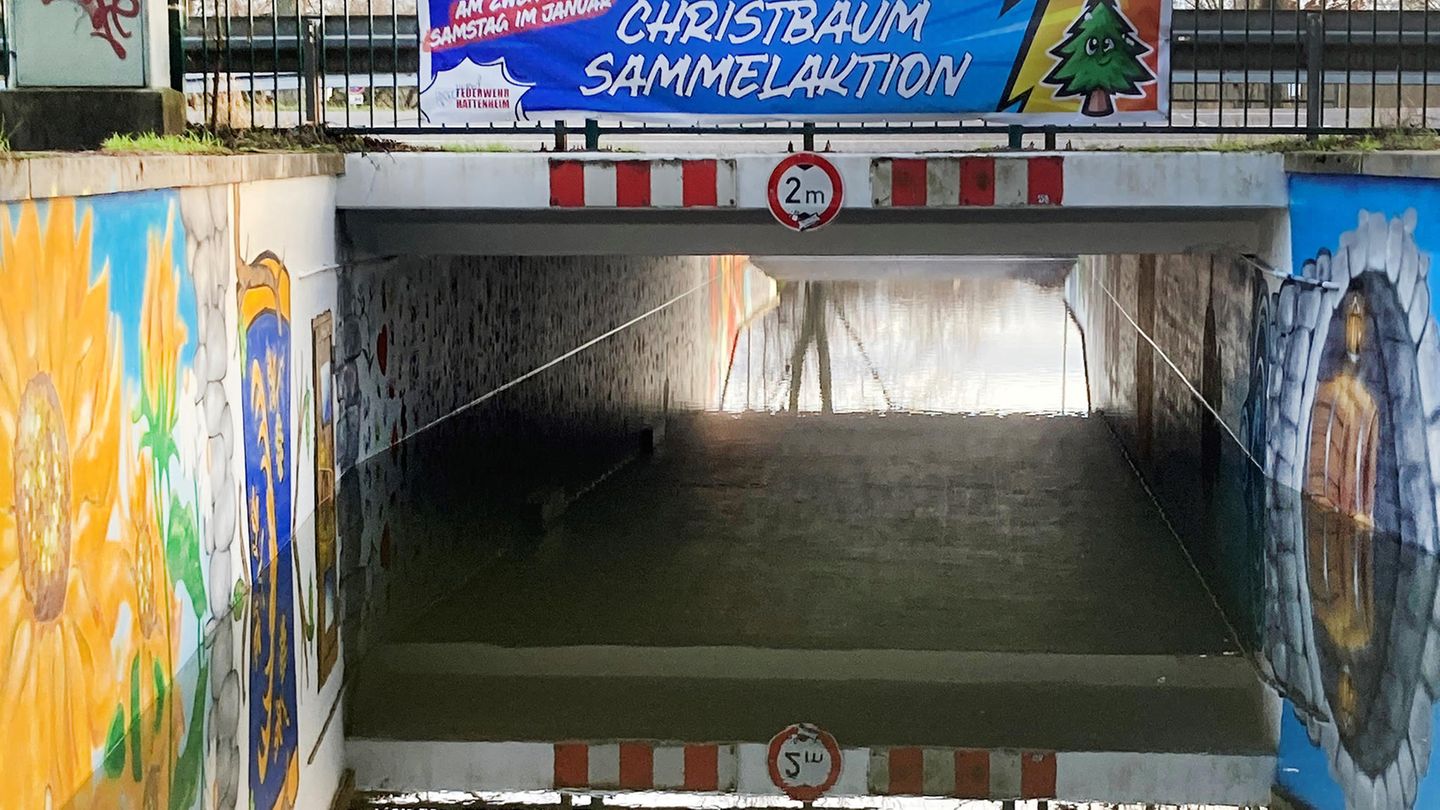 Wasser in Unterführung