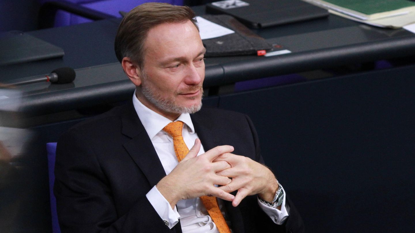 Bundesfinanzminister Christian Lindner Mitte Dezember 2023 auf der Regierungsbank.