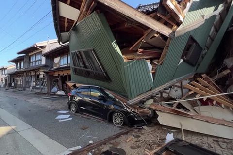 Dutzende Tote: Bilder der Verwüstung: Videos zeigen Ausmaß der Schäden nach Erdbebenserie in Japan