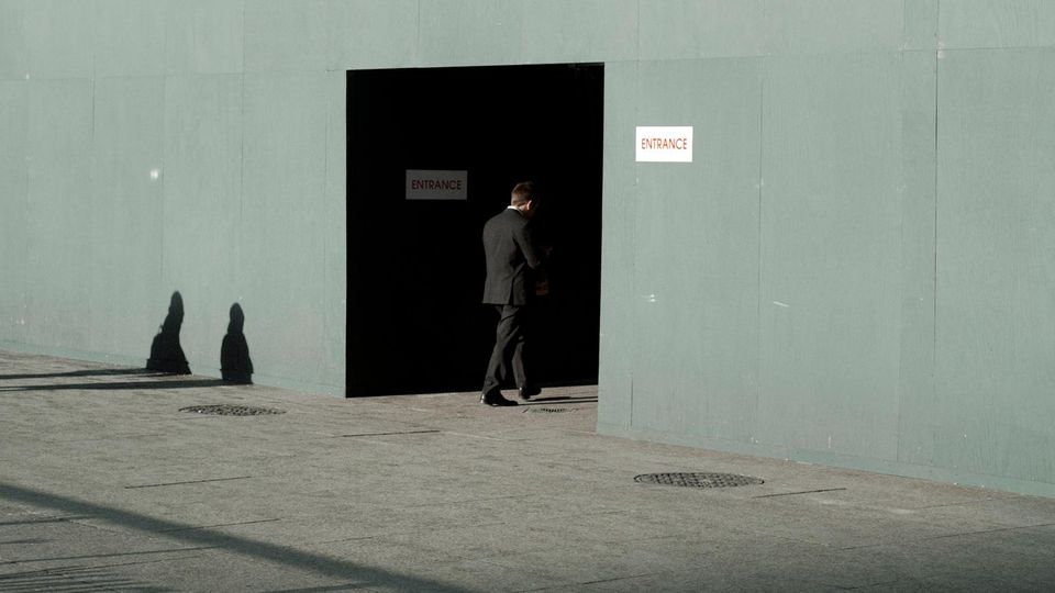 Es ist nie ein schlechter Zeitpunkt, mit der Geldanlage anzufangen. Es gibt aber einige Regeln zu beachten