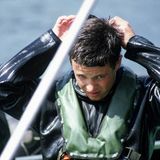 Frederik hat Politikwissenschaften studiert, unter anderem an der Harvard University in Boston. Doch er kann auch eine beachtliche Militärausbildung vorweisen, hat Prüfungen als Kampfschwimmer und Militärpilot absolviert.