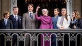 Damit hatte wohl kaum einer gerechnet: Bei ihrer Silvester-Ansprache hat die dänische Königin Margrethe überraschend ihre Abdankung angekündigt. Schon am 14. Januar soll ihr ältester Sohn Kronprinz Frederik sie ablösen und zum König berufen werden. Damit steht ihm, seiner Frau Mary und den Kindern Prinz Christian, Prinzessin Isabella, Prinz Vincent und Prinzessin Josephine eine große Veränderung und Herausforderungen bevor.