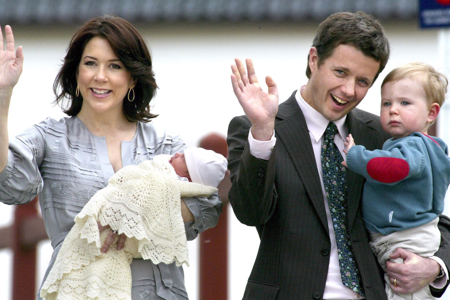 Das Paar hat vier Kinder: 2005 kommt Kronprinz Christian zur Welt, 2007 folgt seine Schwester Prinzessin Isabella.