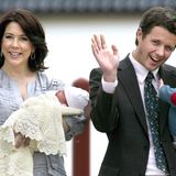 Das Paar hat vier Kinder: 2005 kommt Kronprinz Christian zur Welt, 2007 folgt seine Schwester Prinzessin Isabella.