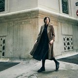 Gloria-Sophie ist in New York angekommen und fühlt sich dort zuhause.  Outfit: Julia Jentzsch  Hair&MakeUp: Holly Corsano   Studio : 16beaverstudio        