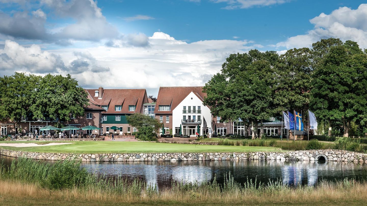 #6 Tschechien Hotelgebäude an der Alster