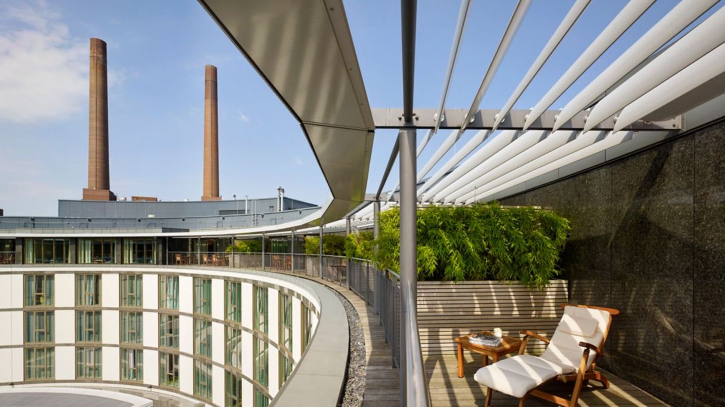 Aussicht auf das VW-Werk vom Hotel-Balkon