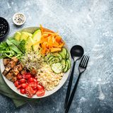 Immunstärkende Buddha Bowl mit selbstgemachtem Kimchi