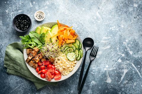 Immunstärkende Buddha Bowl mit selbstgemachtem Kimchi