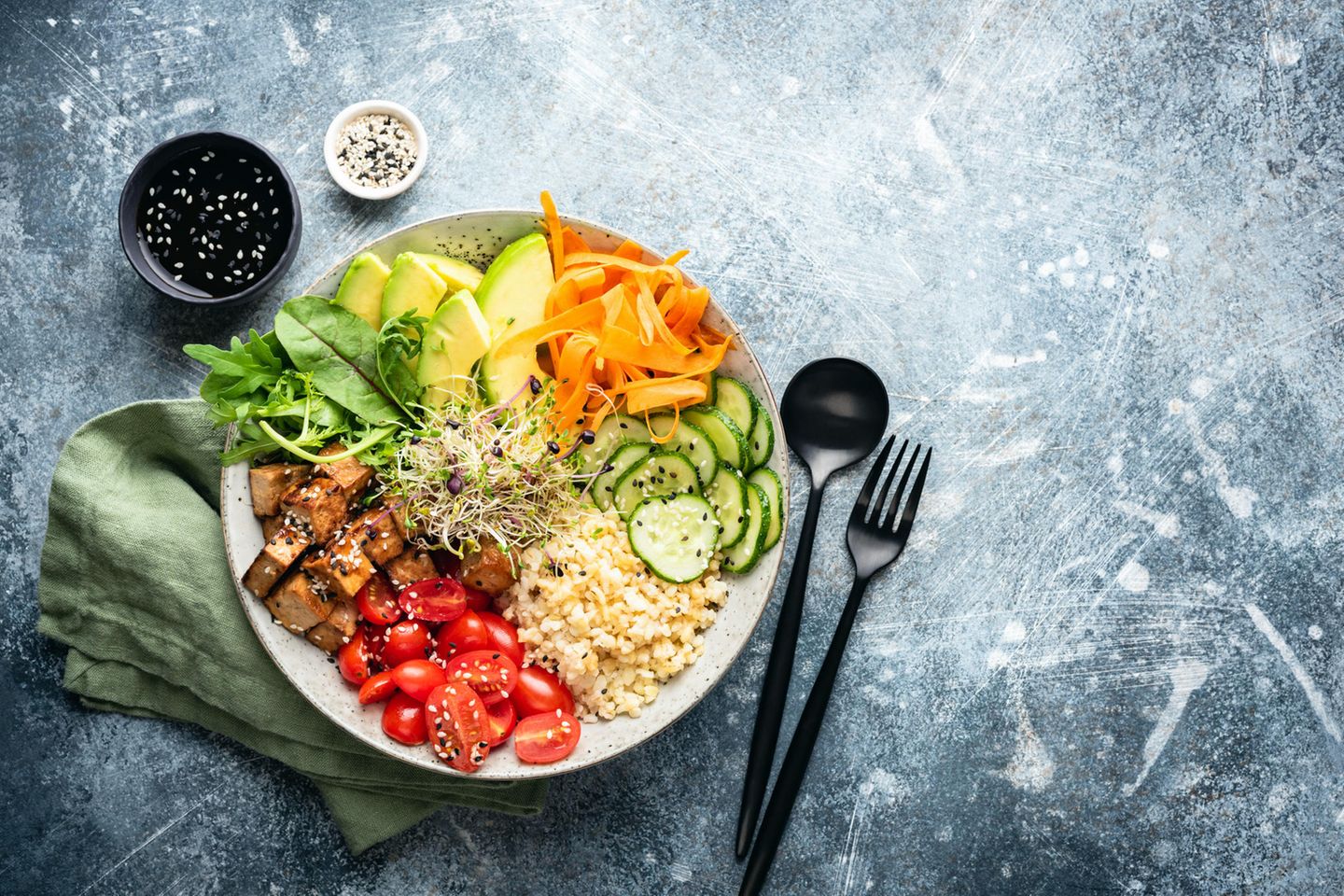 Immunstärkende Buddha Bowl mit selbstgemachtem Kimchi